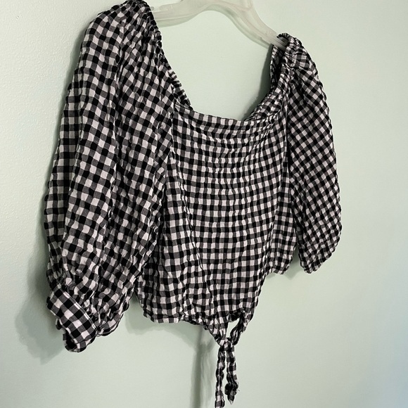 Such a fun crop top! Size M off the shoulder top. Black and white checkered. - Picture 5 of 8
